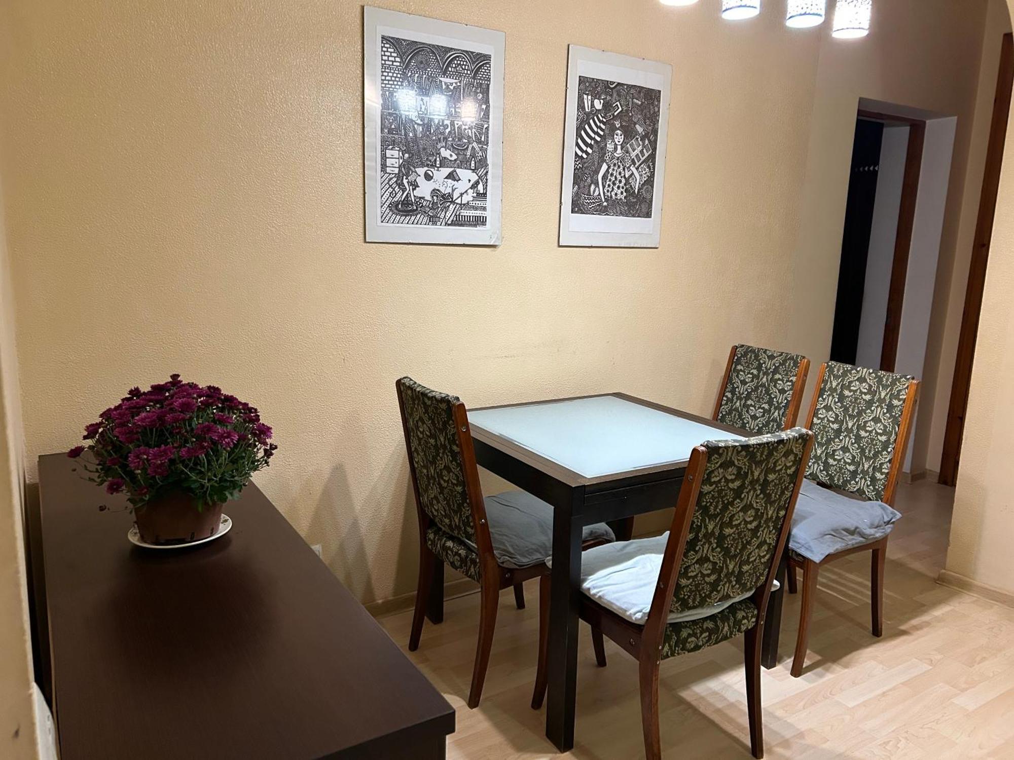 Three Bedroom Stepana Bandery Street Rivne Exterior foto