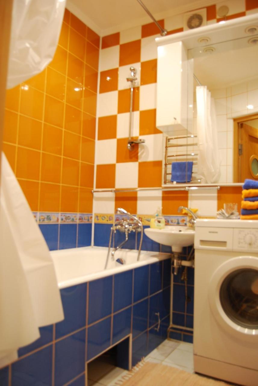 Three Bedroom Stepana Bandery Street Rivne Exterior foto